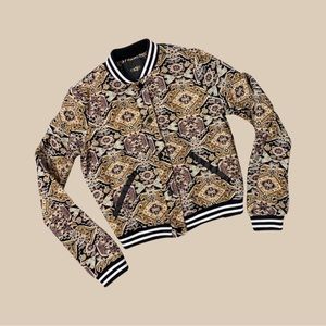 Bomber jacket in maje jacquard, with several metallic colors.